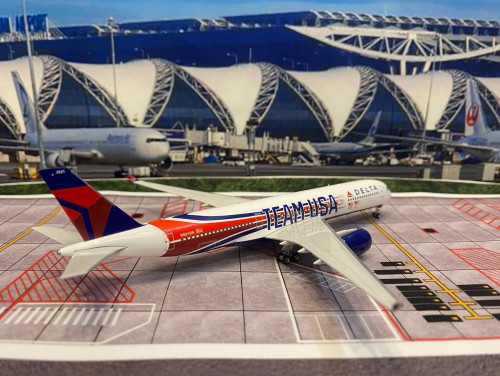 Phoenix P4590 1:400 Delta A350-900 N521DN‘TEAM USA” [Width 15 Length 16.5 Height 4 cm] 3
