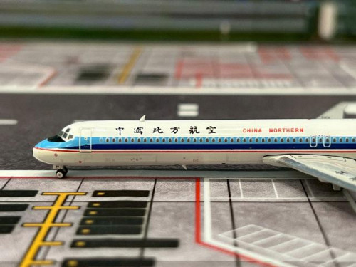 Phoenix 1:400 China Northern MD-82 B-2126 PH12007 [Width 8 Length 11 Height 2 cms] 3