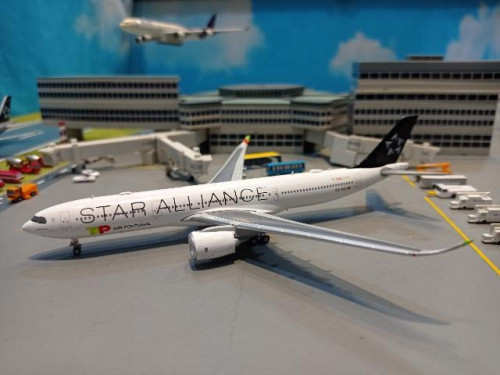 JCWings [LH4262] 1:400 TAP Air Portugal A330-900NEO SA CS-TUK [Width 16 Length 16 Height 4 cms]