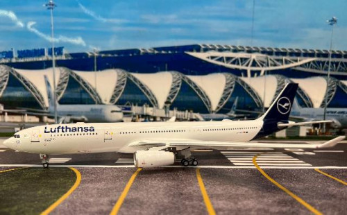 Inflight 1:200 Lufthansa A330-343 D-AIKR B333IKR [Width 30 Length 31 Height 8.5 cm] 1