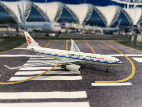 Phoenix 1:400 Air China Cargo A330-200 B-6090 PH1941 1