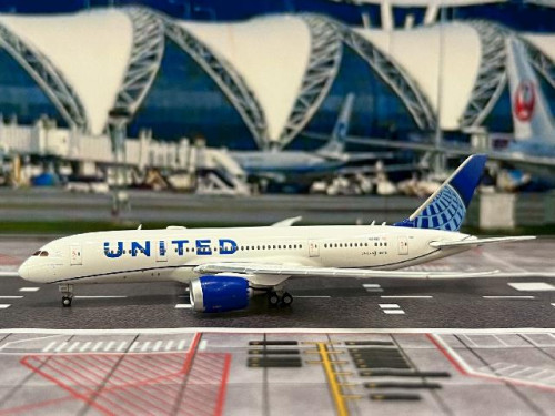 Gemini Jets 1:400 United Airlines B787-8 N26902 GJ2329 1