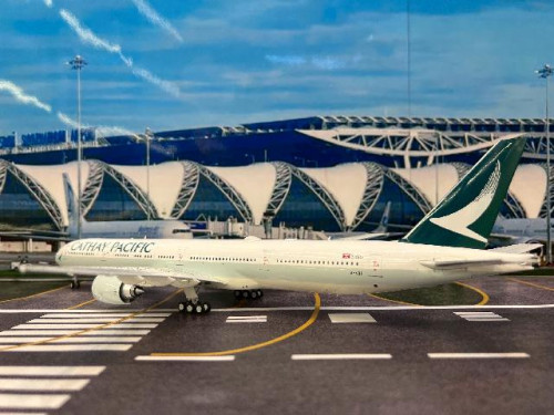 Inflight 1:200 Cathay Pacific 777-300ER B-KQF WB7773023 [Width 33 Length 37 Height 8 cms] 3