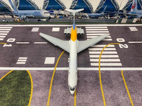 Herpa Wings 1l200 Air Ukraine IL-62M UR-86135 HW572699 [Width 22 Length 27 Height 6 cm] 4