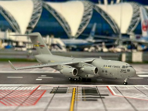 Gemini Jets 1:400 USAF C-17A 05-5144 (March ARB) GM148 2