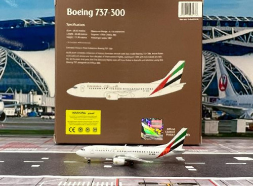 Gemini Jets 1:400 Emirates 737-300 AP-BCD GJ2232 [Width 7 Length 8 Height 2.5 cm]