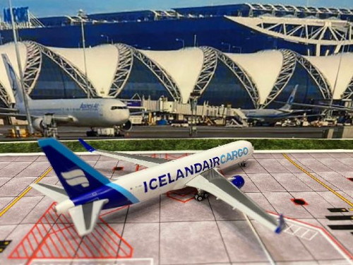 JCWings XX40172 1:400 Icelandair Cargo 767-300ER (BCF)TF-ISP [Width 12 Length 13.5 Height 3.5 cms] 3