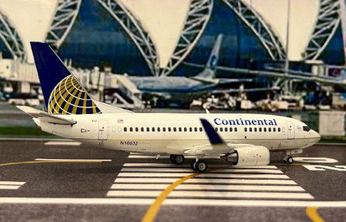 Inflight 1:200 Continental 737-524 N16632 IF735CO0825 [Width 14 Length 15.5 Height 4.5 cm] 4
