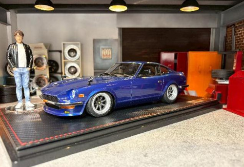 Ignition 1:18 Fairlady Z(S30)Blue MidNight With Mr.Akio Asakura IG3591 [Width 10 Length 25 Height 7 1