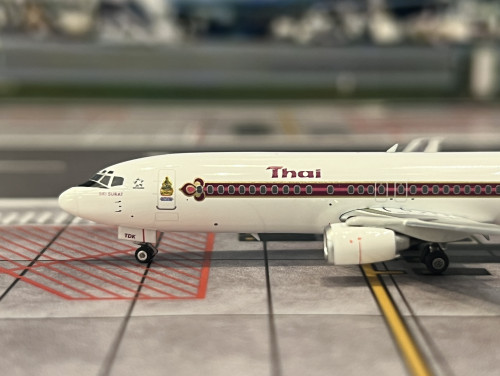 PH1694 1:400 Thai 737-400 HS-TDK King 's logo [Width 7 Length 9 Height 2.5 cm] 5