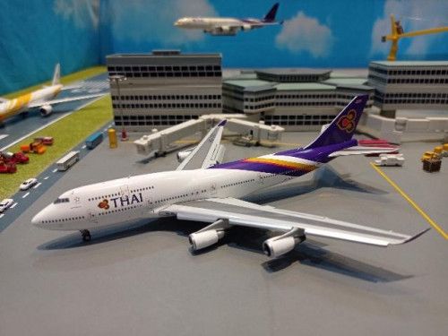 JCWings:LH4212A 1:400 Thai 747-400 FD HS-TGT [Width 16 Length 16.5 Height 5 cms]