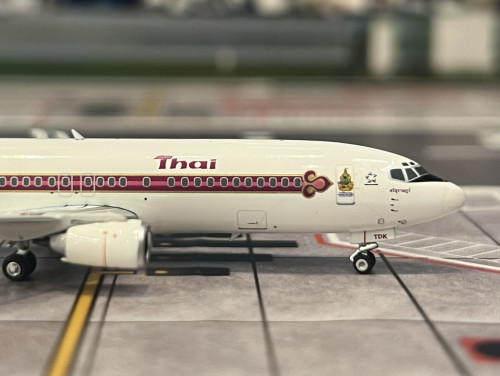 PH1694 1:400 Thai 737-400 HS-TDK King 's logo [Width 7 Length 9 Height 2.5 cm] 7