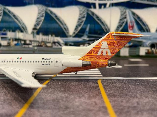 JC Wing 1:200 Mexicana B727-200 
