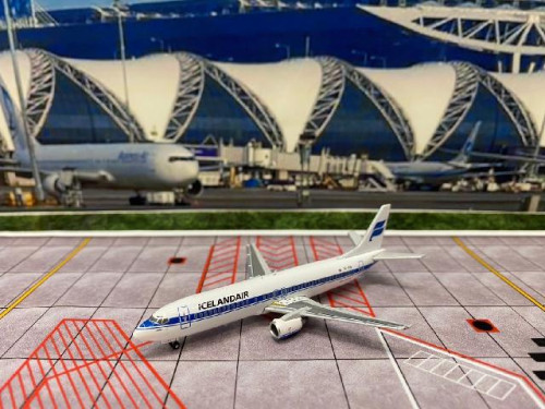 JCWings 1:400 Icelandair 737-400 TF-FIA LH4307 [Width 7 Length 9 Height 2.5 cm]