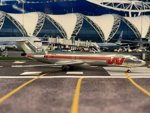 Gemini Jets 1:200 Western 727-200 N2805W ”Bud Light” G2494 [Width 16 Length 23 Height 5 cm] 2