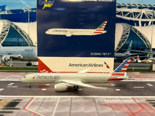 Gemini Jets 1:400 American 787-9 N836AA GJ2356 [Width 15 Length 15.5 Height 4.5 cm]