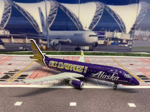 Gemini Jets 1:200 Alaska/Horizon E175LR N662QX 'Go Dawgs' G21287 [Width 14 Length 16 Height 4.5 cm] 1