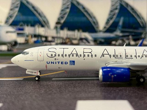 Gemini Jets 1:200 United Airlines 737-800W N76516 G21378 3
