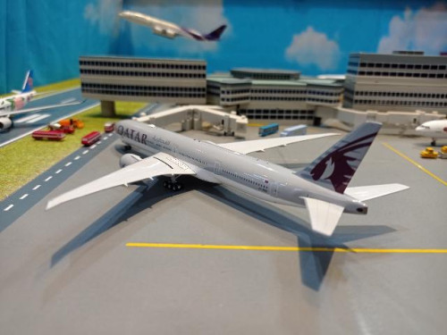 PH1777 1:400 Qatar 777-300ER A7-BEE 25 yrs.[Width 16 Length 18 Height 5 cms] 3