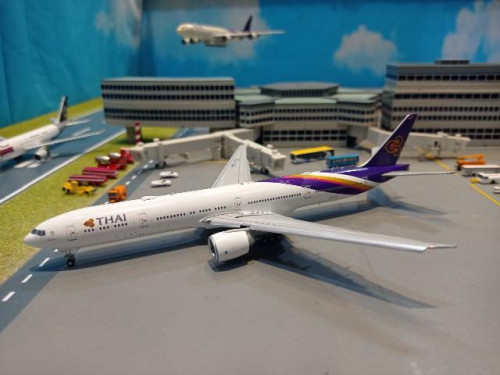 JCWings [XX4899A] 1:400 Thai 777-300ER FD HS-TTA [Width 16 Length 18 Height 5 cms]