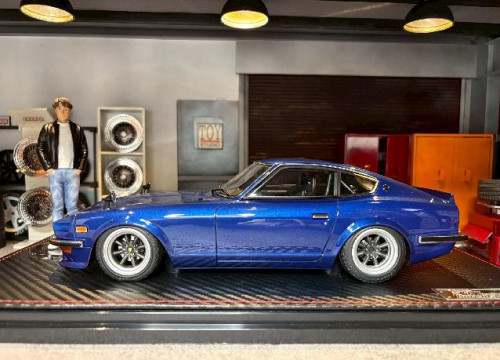 Ignition 1:18 Fairlady Z(S30)Blue MidNight With Mr.Akio Asakura IG3591 [Width 10 Length 25 Height 7 5
