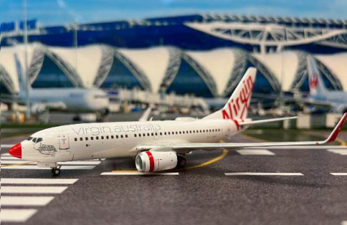 JFox 1:200 Virgin Australia 737-700 VH-VBY JF7377009L [Width 18 Length 17 Height 6 cms] 1