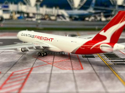 JCWings 1:400 Qantas Freight A330-200P2F VH-EBE XX40247 [Width 15 Length 15 Height 4 cm] 8