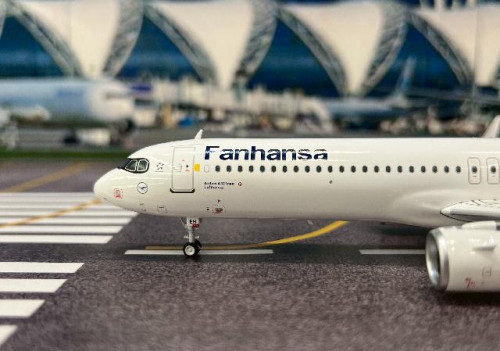 JFox 1:200 Lufthansa A321-211NX D-AIEH JFA321051L [Width 17.5 Length 22 Height 6 cm] 5