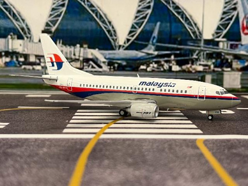 JC Wing 1:200 Malaysia Airlines B737-500 9M-MFH XX20254 [Width 14 Length 15.5 Height 4.5 cm] 2