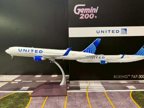Gemini Jets 1:200 United 767-300ER N670UA G21257 [Width 24 Length 27 Height 8 cm]
