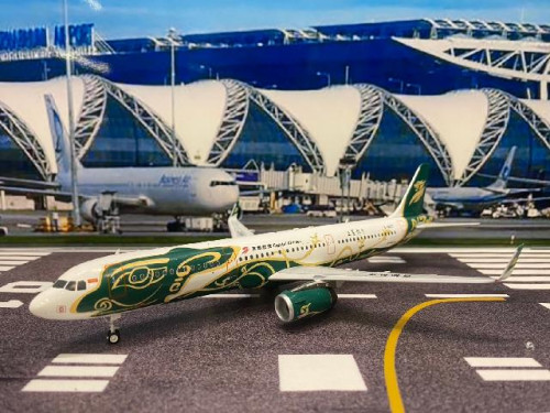 Inflight 1:200 KJA321121 Capital A321-231(WL) B-8107 [Width 17.5 Length 22 Height 6 cms]