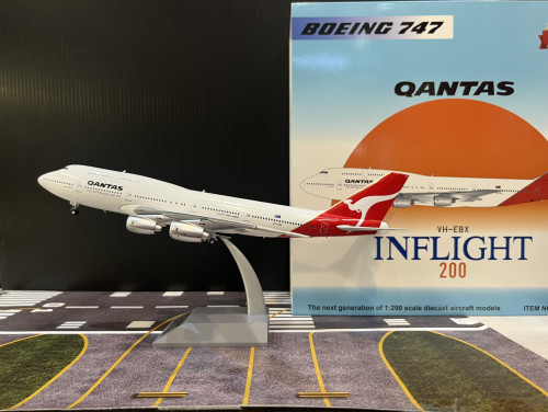 Inflight 1:200 Qantas Airways B747-338 VH-EBX IF743QF0526 [Width 30 Length 35 Height 10 cm]