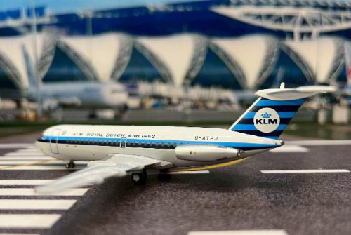Inflight 1:200 KLM BAC 111-301AG G-ATPJ IF111KL1025 [Width 13 Length 14 Height 3.5 cm] 3
