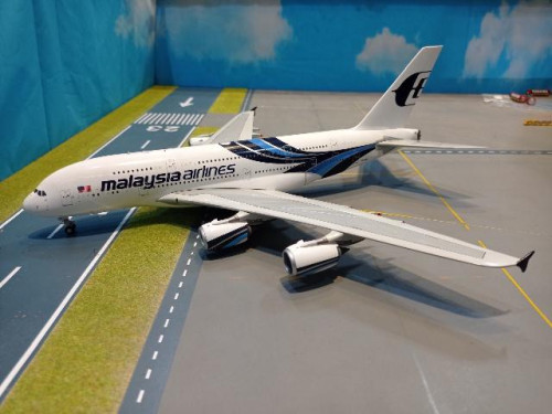 JCWings [XX20057] 1:200 Malaysia A380 9M-MNB [Width 41 Length 46 Height 12 cms]
