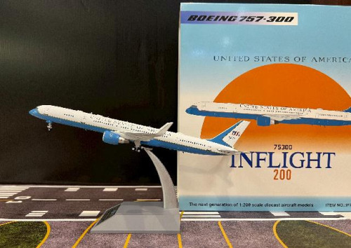  Inflight 1:200 USAF 757-300 75300 IF753USAF003 [Width 19 Length 27 Height 6.5 cm]