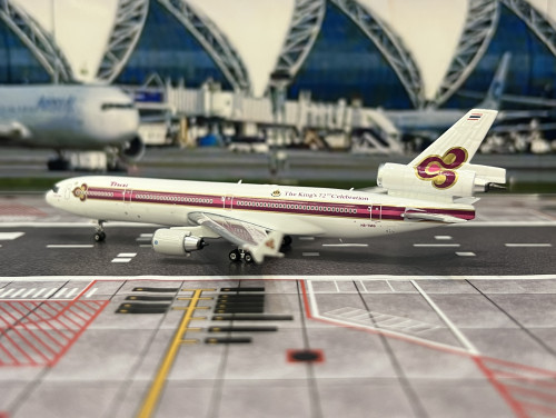 Phoenix 1:400 Thai MD-11 HS-TMG w/King 72nd PH1757 [Width 12 Length 15 Height 4.5 cm] 3