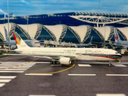 Inflight 1:200 Gulf Air 767-300ER A4O-GF RM76301 [Width 24 Length 27 Height 8 cms] 2