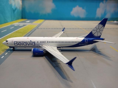 JCWing 1:200 737 Max8 EW-546PA [Width 18 Length 18.5 Height 6 cms] 2