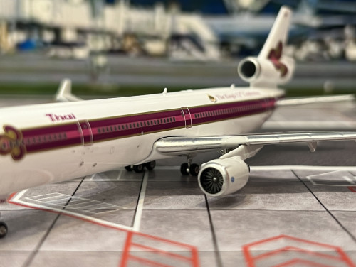 Phoenix 1:400 Thai MD-11 HS-TMG w/King 72nd PH1757 [Width 12 Length 15 Height 4.5 cm] 7