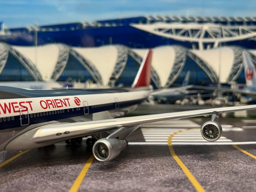 B Model 1:200 Northwest Orient B747-151 N605US B741605P [Width 30 Length 35 Height 10 cm] 7