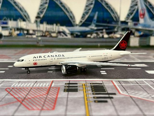 Phoenix 1:400 Air Canada 787-8 C-GHPY P4667 [Width 15 Length 14 Height 4 cm] 1