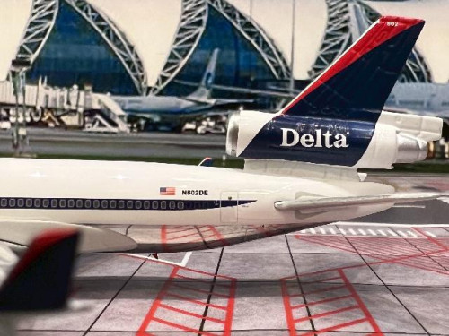 Phoenix 1:400 Delta MD-11 N802DE P4630 4