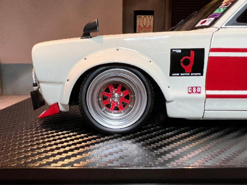 IG2661 1:18 LB-Works Hakosuka 2Door White/Red #01 [Width 10 Length 24 Height 7 cms] 8