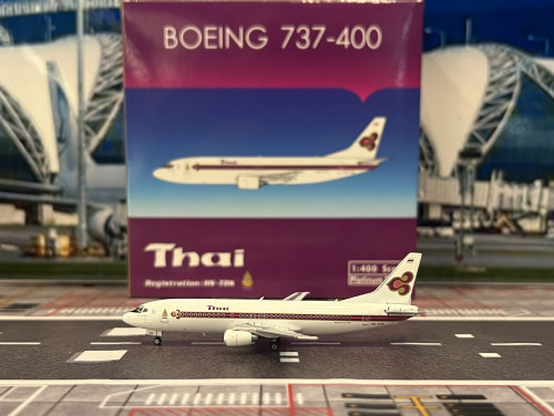 PH1694 1:400 Thai 737-400 HS-TDK King 's logo [Width 7 Length 9 Height 2.5 cm]