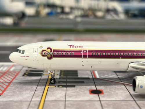 Phoenix 1:400 Thai MD-11 HS-TMG w/King 72nd PH1757 [Width 12 Length 15 Height 4.5 cm] 5