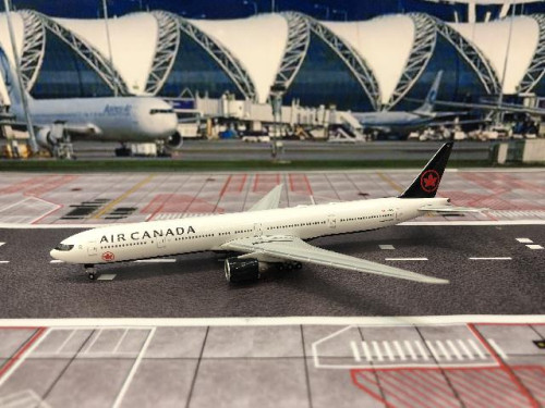 Herpa Wings 1:500 Air Canada 777-300ER C-FIVX HW537636 [Width 13 Length 14.5 Height 3.5 cm]
