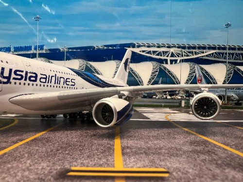 Inflight 1:200 Malaysia Airlines A380 9M-MNC IF380MH0726 [Width 41 Length 38 Height 12 cm] 7
