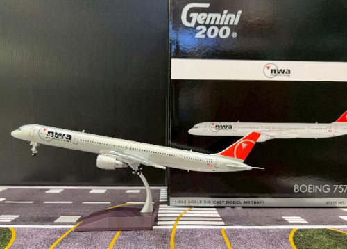 Gemini Jets 1:200 Northwest 757-300 N587NW G21422 [Width 19 Length 27 Height 6.5 cm]