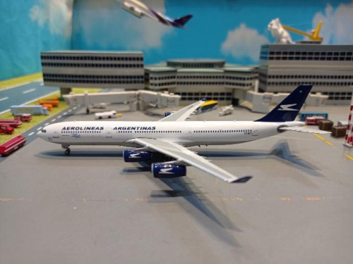 Phoenix 1:400 Aerolineas Argentinas A340-300 LV-BIT PH1895 [Width 15 Length 15.5 Height 4 cm] 2