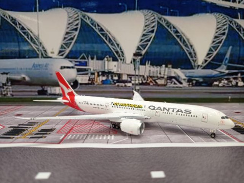 Phoenix 1:400 Qantas 787-9 VH-ZNH “Go Australia” P4604 1
